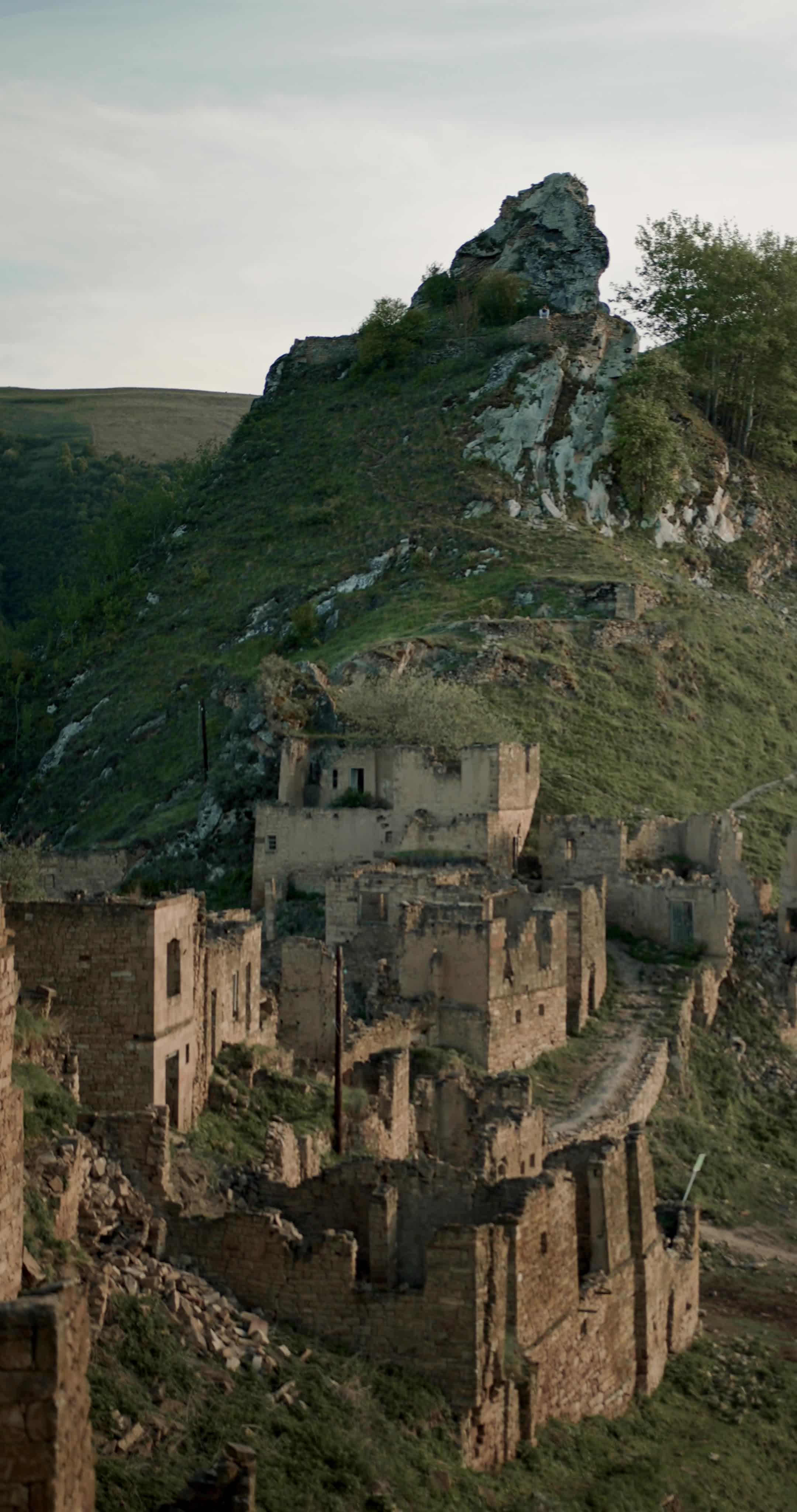 9943769-uhd_2160_4096_25fps